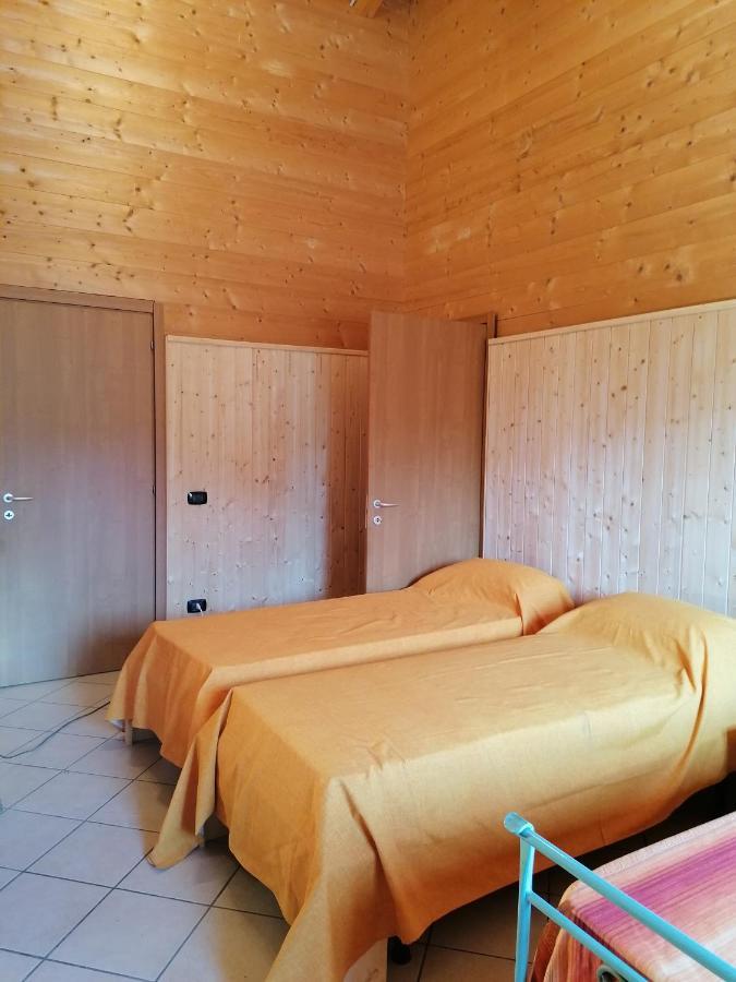 Agriturismo bio Apipoli Lucino Esterno foto