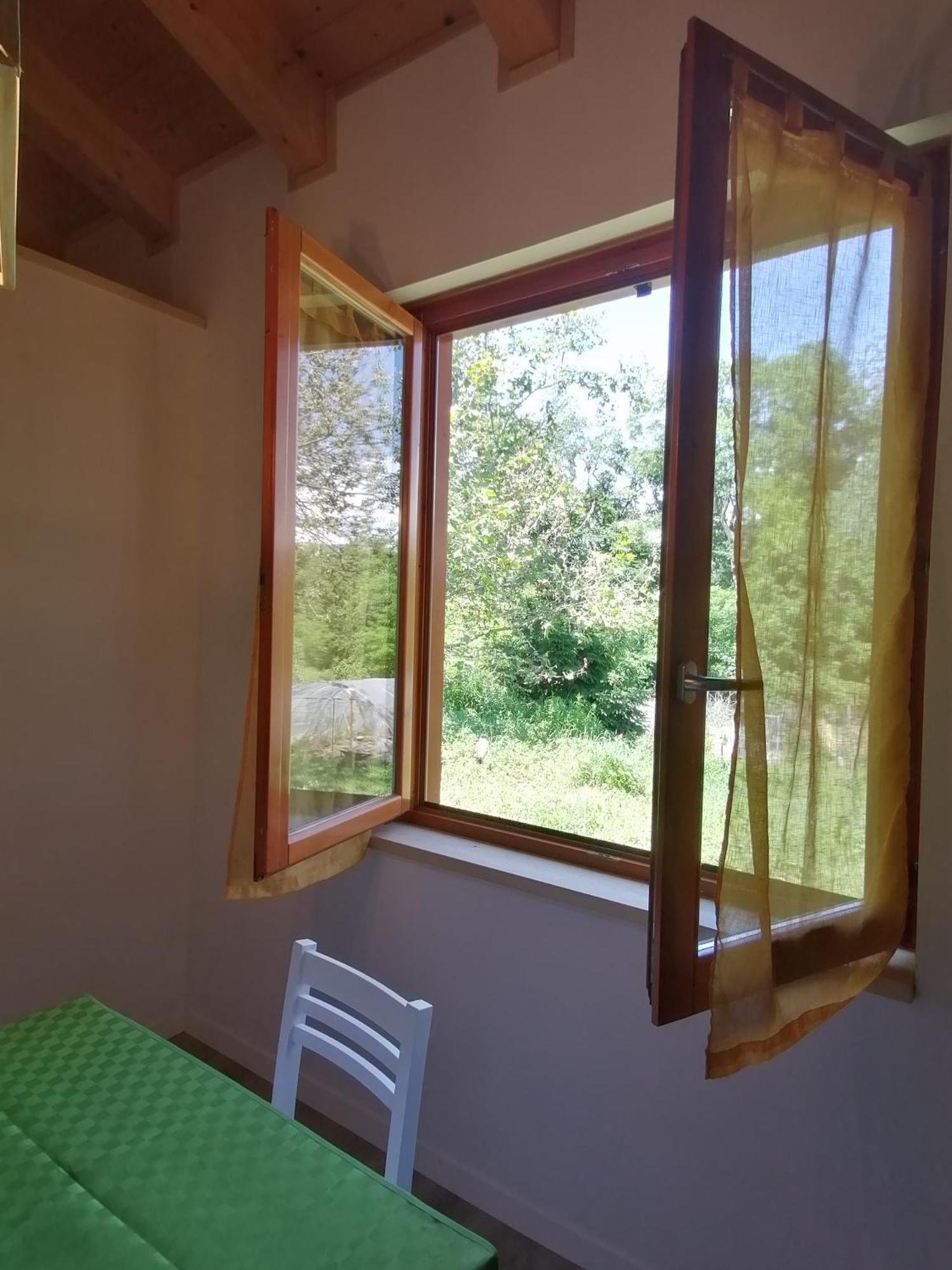 Agriturismo bio Apipoli Lucino Esterno foto